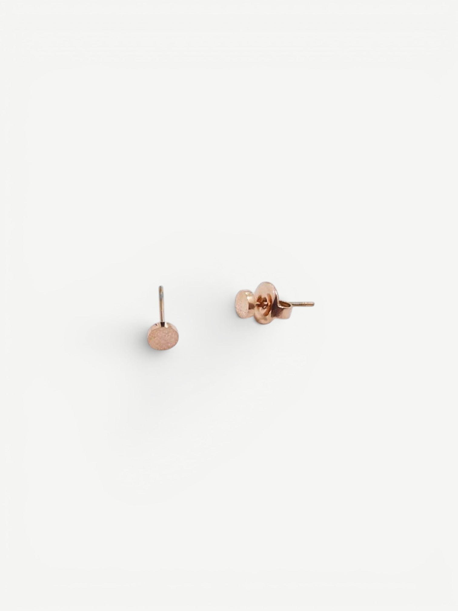 Disc studs