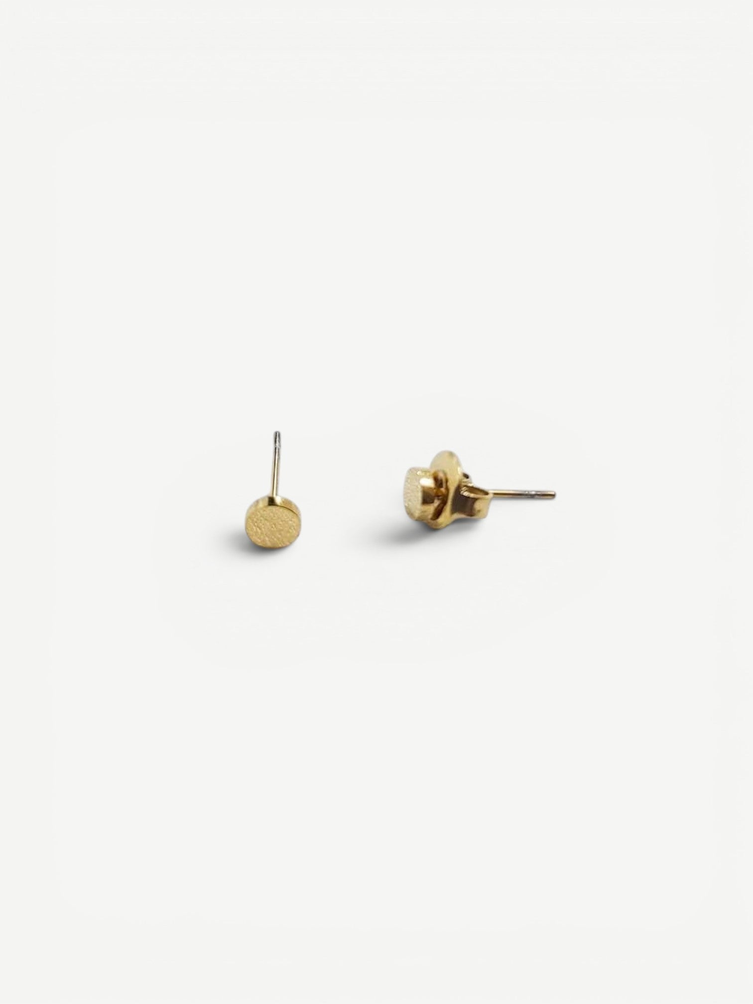 Disc studs