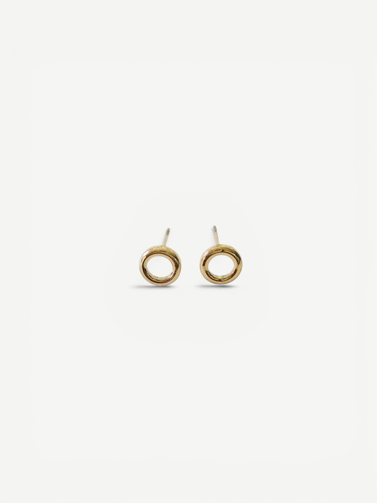 Circle studs