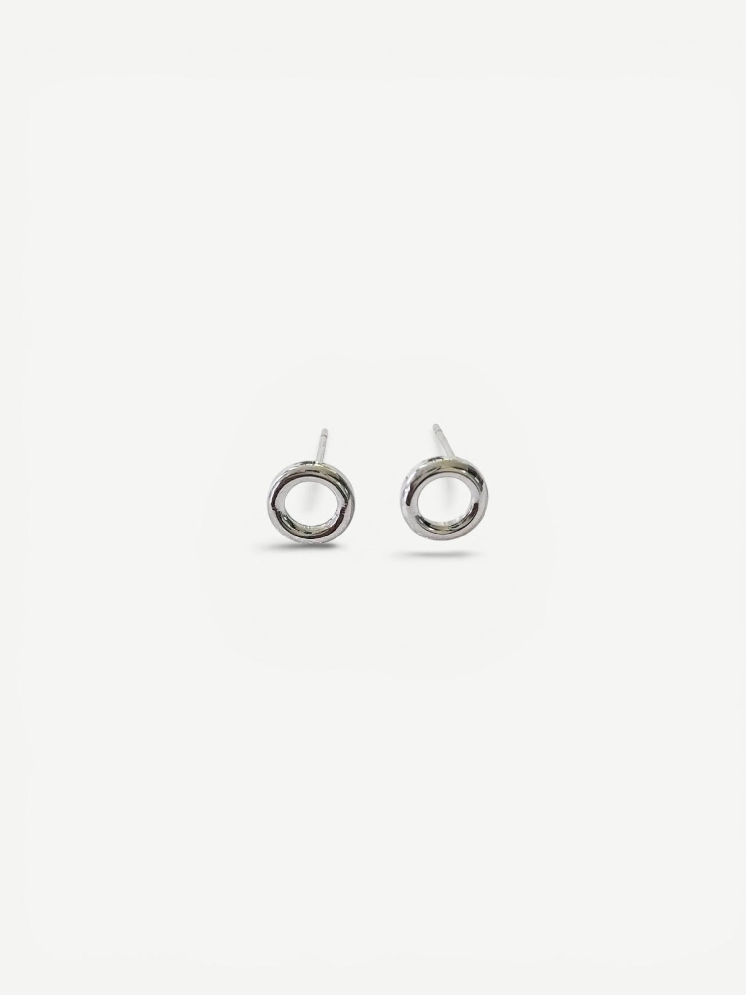 Circle studs