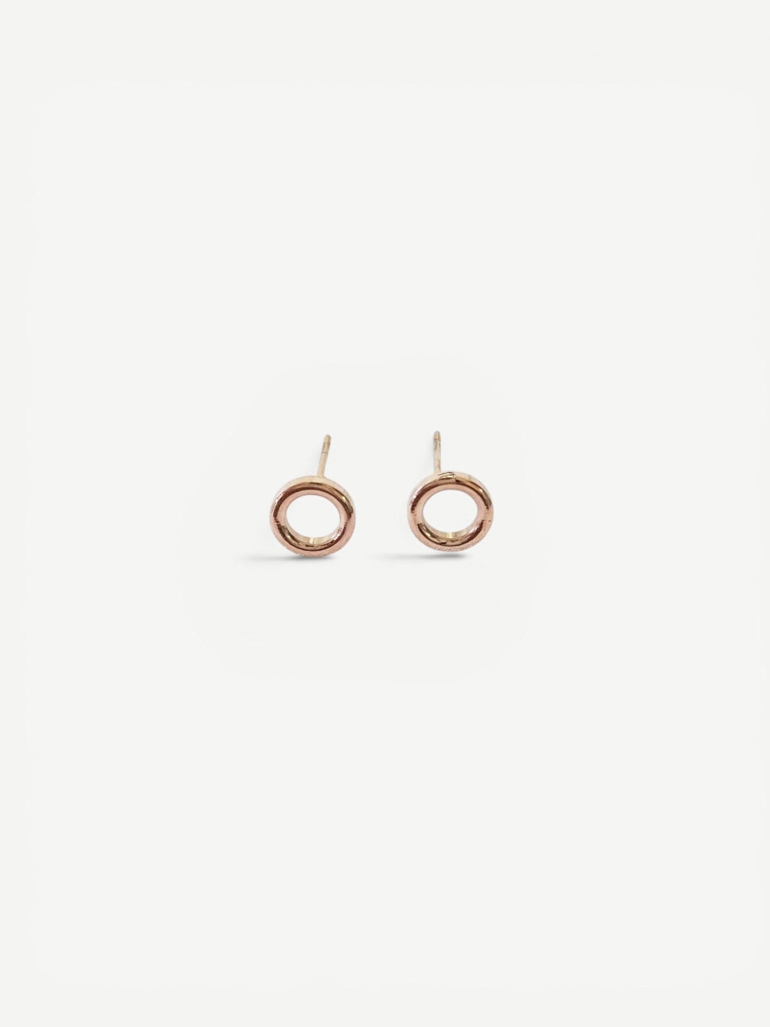 Circle studs